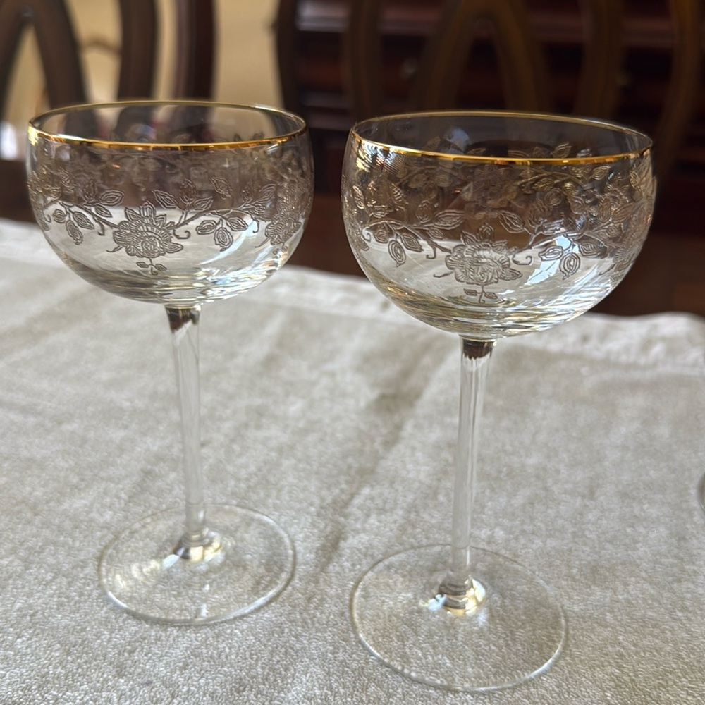 VTG set of 2 gold etched rose flower Crystal Cocktail Glasses Stemware Goblets
